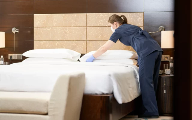 Comment nettoyer son matelas en profondeur : taches, odeurs et acariens