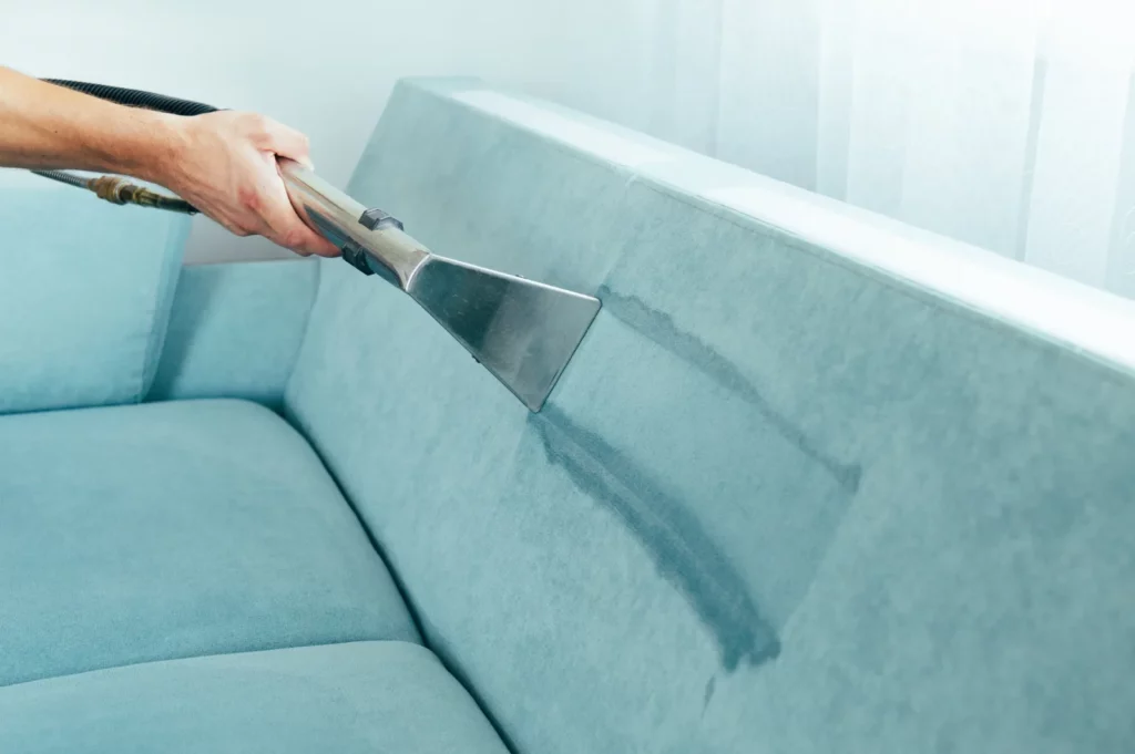 Comparatif : les protections anti-taches pour canapé et textiles d'ameublement