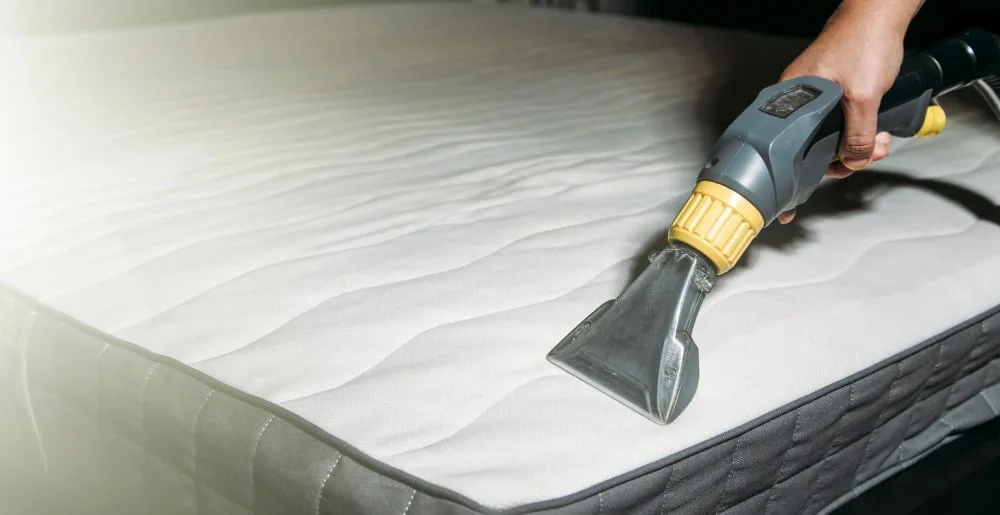 Nettoyage d'un matelas par injection-extraction avec un embout professionnel